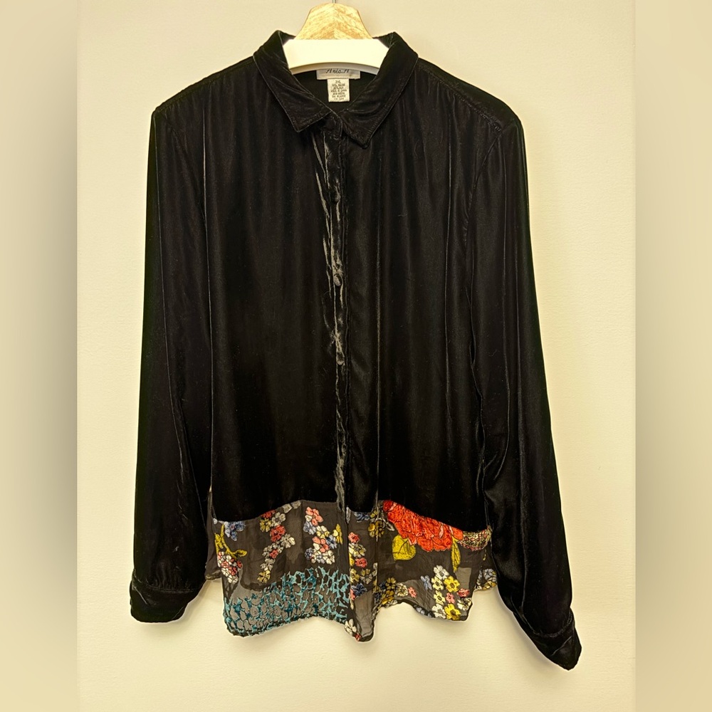 VTG ‘Ani. A’ Velvet-like Button Front Shirt | XL